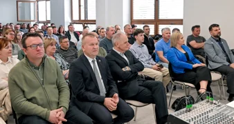 U obnovljenim prostorima stare školske zgrade u Svetom Iliji održana radionica o zelenoj tranziciji u školama i obrazovanju