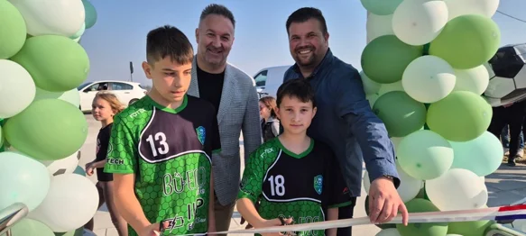 FOTO Otvoreno novo malonogometno igralište s umjetnom travom