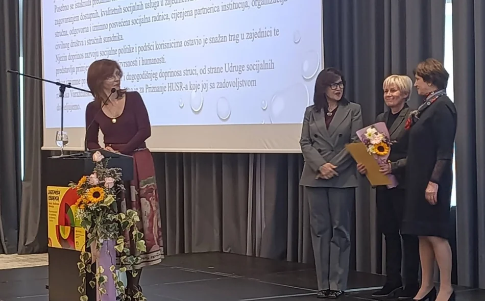 Andreji Bobek i varaždinskom Domu za žrtve obiteljskog nasilja priznanja Hrvatske udruge socijalnih radnika