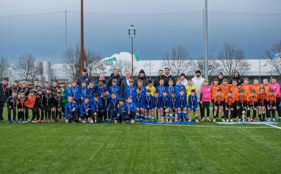 Čak tri pehara u rukama mladih varaždinskih nogometaša