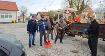 FOTO Mještani iz prirode izvukli više od 30 kubnih metara otpada