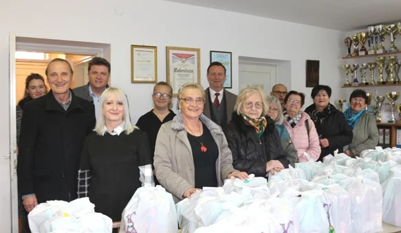 Varaždinske umirovljenike razveselili sa 180 uskršnjih poklon paketa