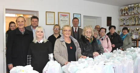 Varaždinske umirovljenike razveselili sa 180 uskršnjih poklon paketa