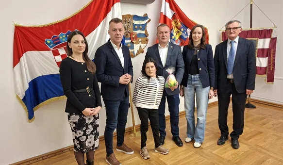 Ručno rađene pisanice na poklon županijskim dužnosnicima