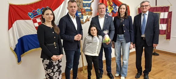 Ručno rađene pisanice na poklon županijskim dužnosnicima