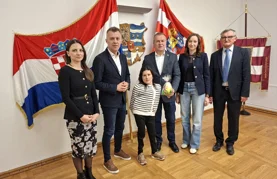 Ručno rađene pisanice na poklon županijskim dužnosnicima