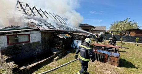 FOTO  Spaljivanje izmaklo kontroli, u velikom požaru izgorio cijeli objekt