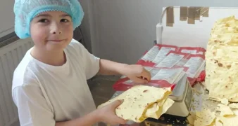 Vrijedni školarci učili kako se spremaju tradicionalni Mlinci iz centra svijeta