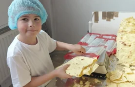 Vrijedni školarci učili kako se spremaju tradicionalni Mlinci iz centra svijeta