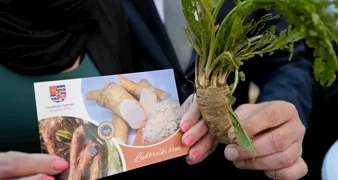 FOTO/AUDIO On je ljut i oštar, ali zdrav i poseban: ludbreški hren od danas motiv na poštanskim markama i razglednicama