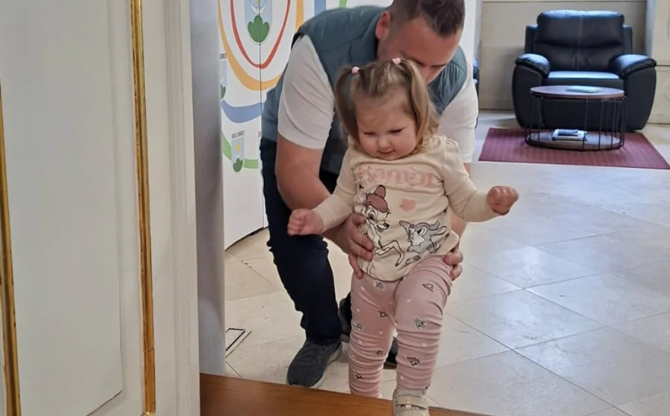 Korak bliže ozdravljenju: Malenoj Anđelini osiguran put u Boston na liječenje!