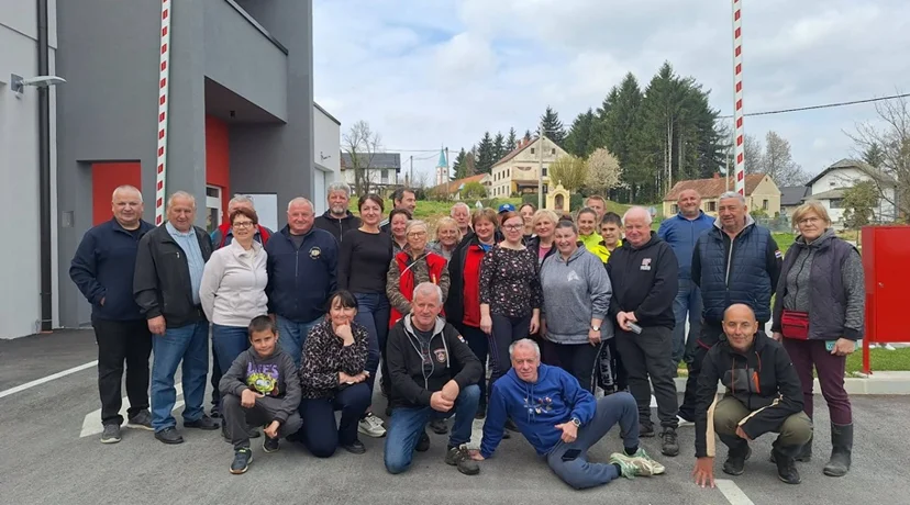 FOTO Zasukali rukave i iz okoliša uklonili odbačeni otpad
