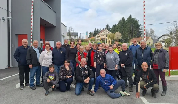 FOTO Zasukali rukave i iz okoliša uklonili odbačeni otpad