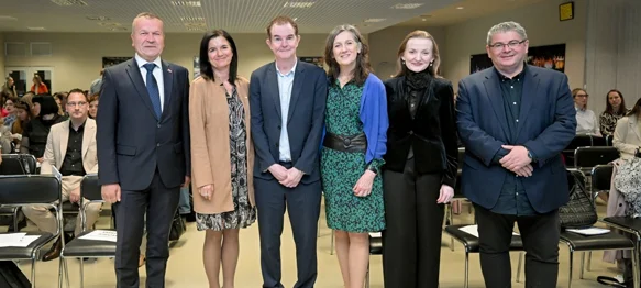 Irena Kos Kukec i Robert Kelemen (s desne strane) na tradicionalnoj konferenciji o radu s darovitom djecom