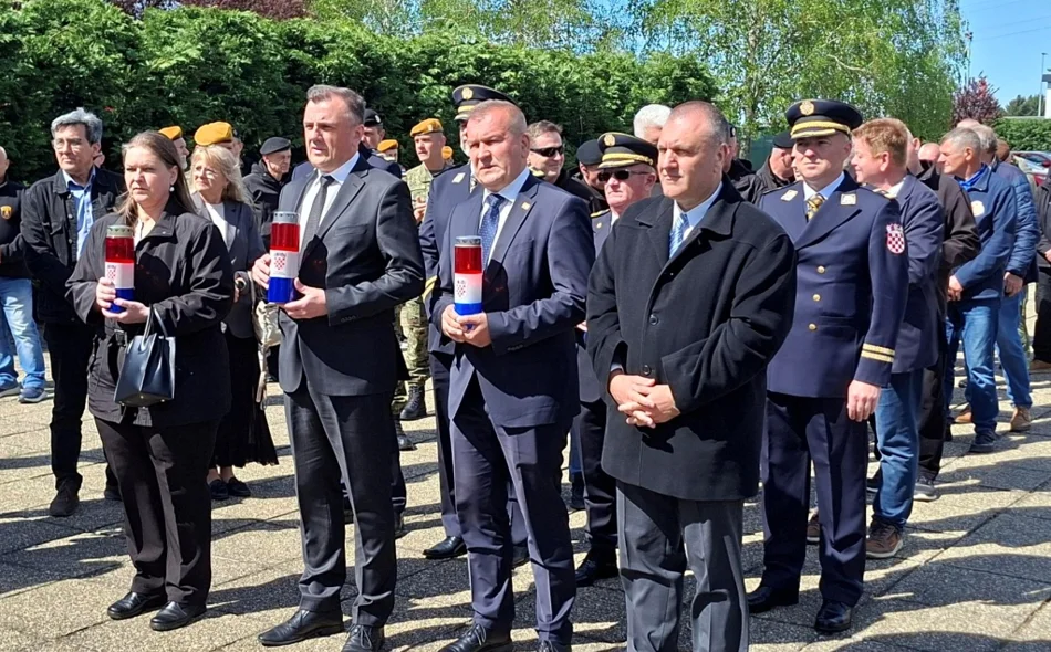 U vojarni "7. gardijske brigade Puma"  svečano otkriveno velebno spomen-obilježja &bdquo;Pobjeda&ldquo;