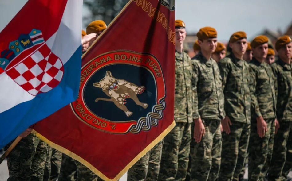 U vojarni "7. gardijske brigade Puma"  svečano otkriveno velebno spomen-obilježja &bdquo;Pobjeda&ldquo;