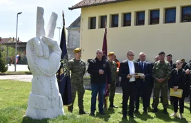 U vojarni "7. gardijske brigade Puma"  svečano otkriveno velebno spomen-obilježja &bdquo;Pobjeda&ldquo;