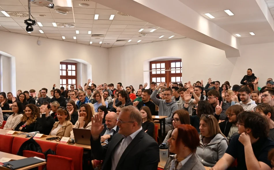 AUDIO Zlatko Dalić i Miran Maričić panelisti na FOI-u u prepunoj dvorani govorili o sportu kao savezniku u studiranju