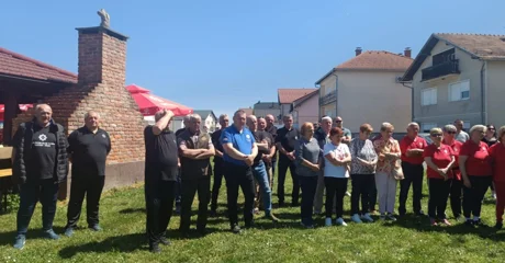 Uz starinske delicije koje su pripremile žene iz &bdquo;Trnovečkog srca&rdquo; održane sportske igre branitelja i umirovljenika