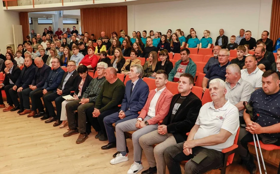 Laura Friščić  i Damir Habek proglašeni najboljim sportašima Grada Ivanca u 2025.