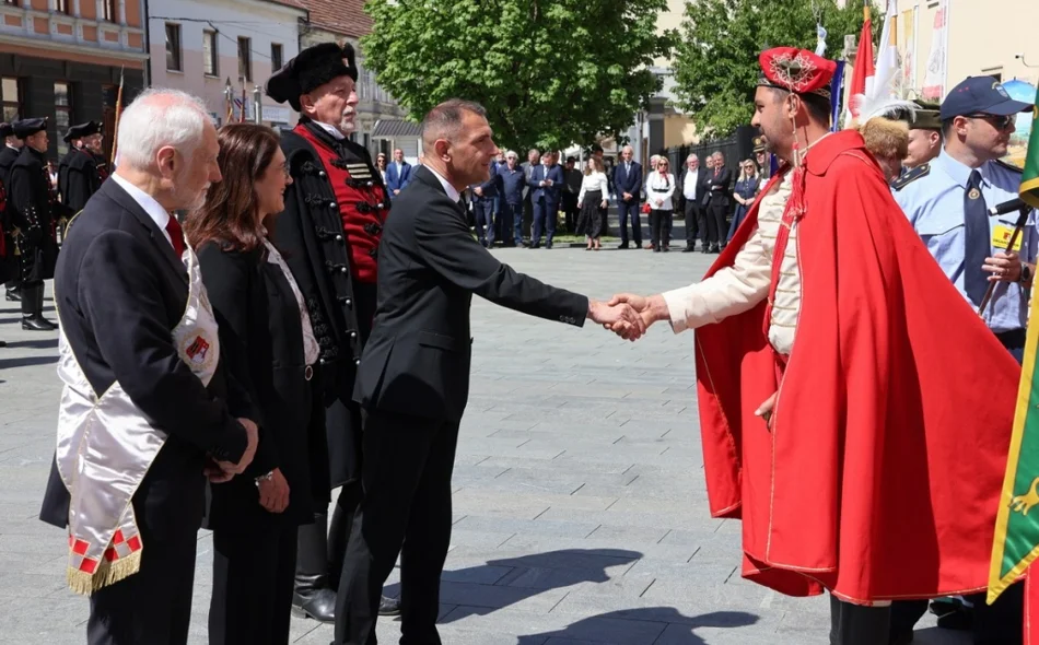 FOTO Više od dvadeset povijesnih postrojbi mimohodom središtem Čakovca obilježilo Dan Međimurske županije