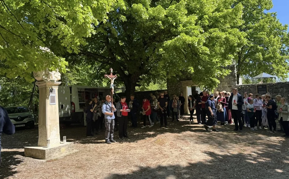 FOTO Svibanjski Marijin put u Klenovniku okupio velik broj vjernika i hodočasnika