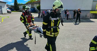 FOTO Pet vatrogasnih vozila s 22 vatrogasaca na intervenciji u Donjem Ladanju