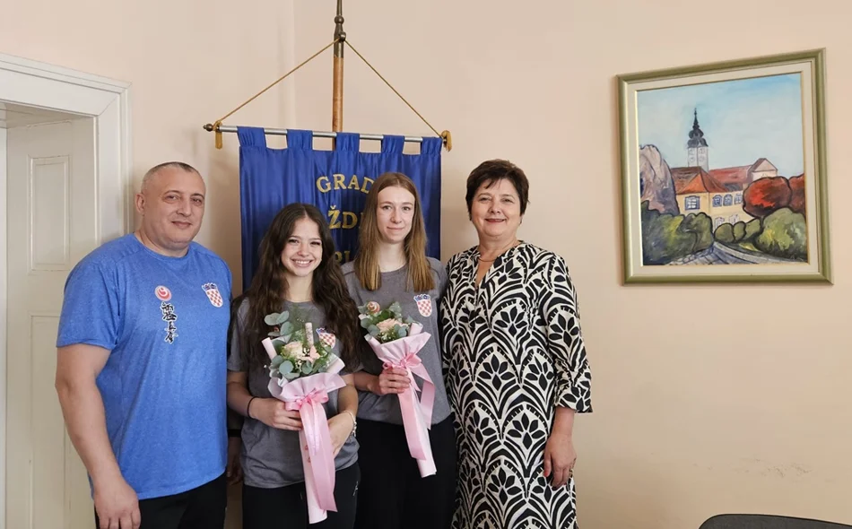 Prijem za karatistice Karate kluba AIK Lanu i Sabinu koje su se plasirale među osam najboljih u Europi