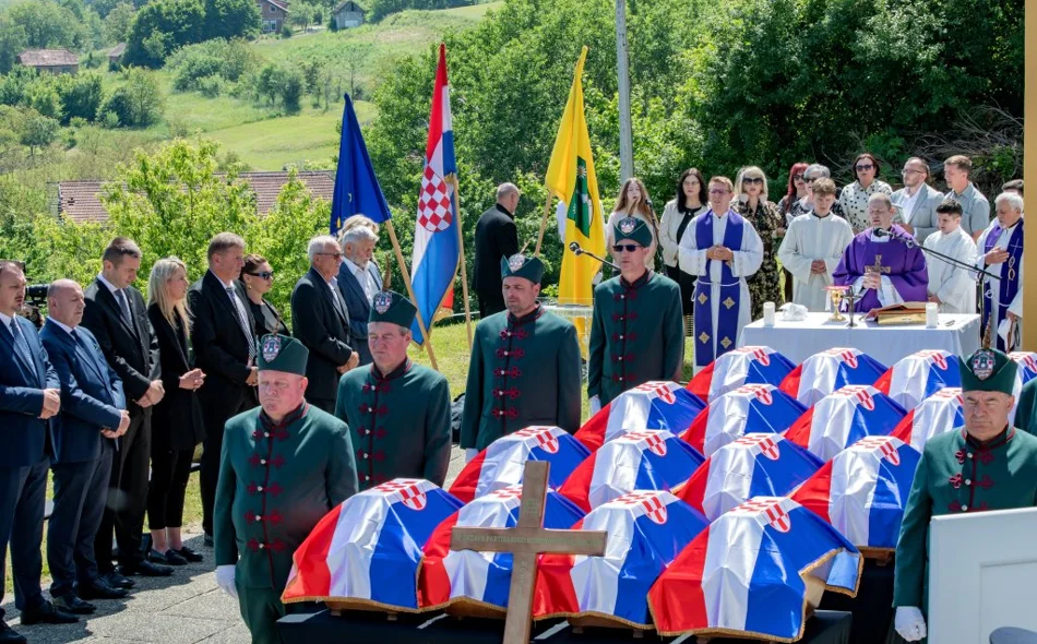 Održan posljednji ispraćaj 36 žrtava ekshumiranih s područja Kipišća, žrtave imale između 20 i 45 godina