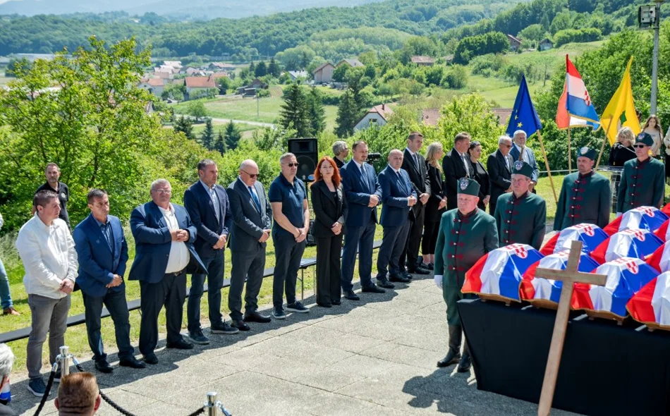 Održan posljednji ispraćaj 36 žrtava ekshumiranih s područja Kipišća, žrtave imale između 20 i 45 godina