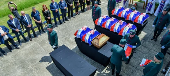 Održan posljednji ispraćaj 36 žrtava ekshumiranih s područja Kipišća, žrtave imale između 20 i 45 godina
