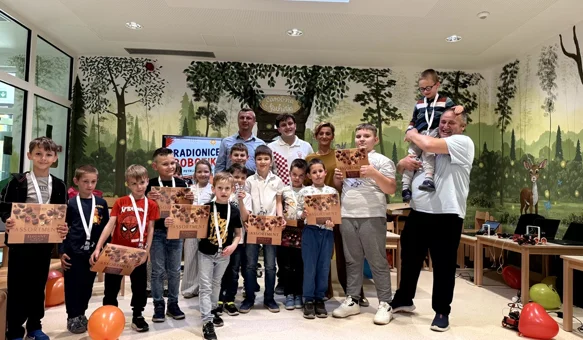 FOTO Uz pomoć robota djeca uče čitati, računati i upoznavati svijet koji ih okružuje