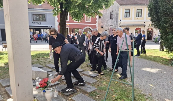 FOTO Vijenci i počast stradalim braniteljima kod Križa zahvalnosti