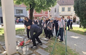 FOTO Vijenci i počast stradalim braniteljima kod Križa zahvalnosti