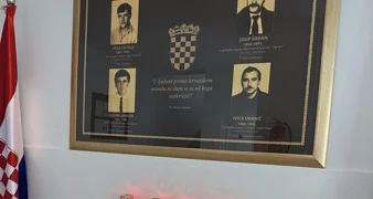 Otkrivena spomen-ploča poginulim i nestalim braniteljima Domovinskog rata