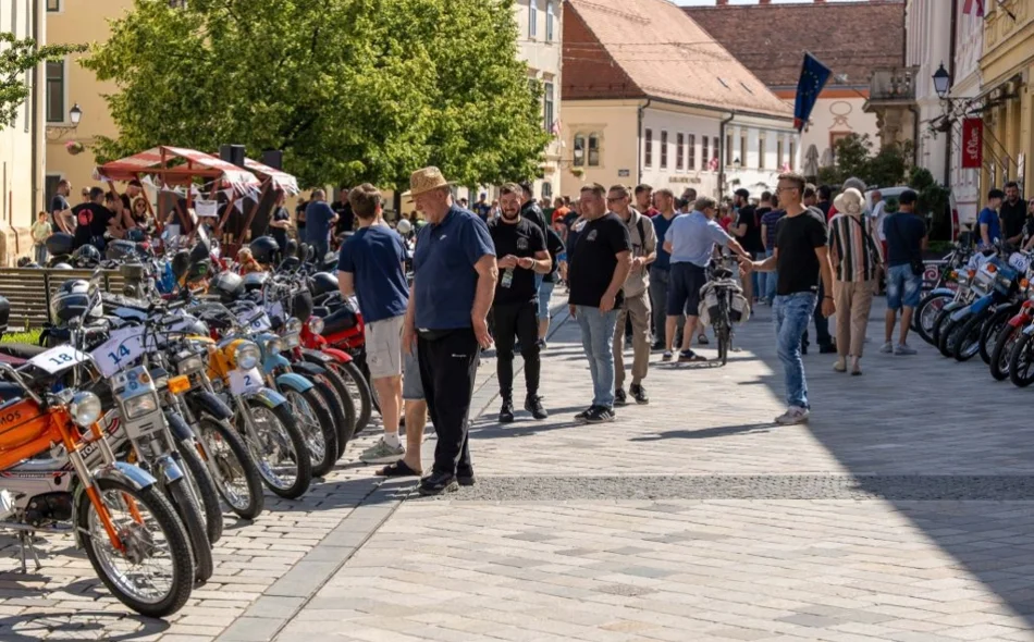 FOTO  Varaždinski Tomos Susret 2026. okupio ljubitelje legendarnih mopeda i motocikala