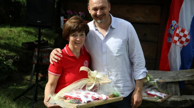 Dani pere ponovno okupili ljubitelje tradicije i domaće gastronomije u Mađarevu