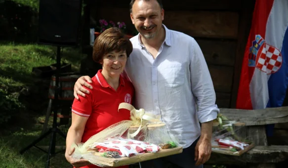Dani pere ponovno okupili ljubitelje tradicije i domaće gastronomije u Mađarevu