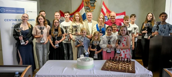 FOTO Proglašeni najbolji šahisti među školarcima, njih čak četvero su i državni prvaci