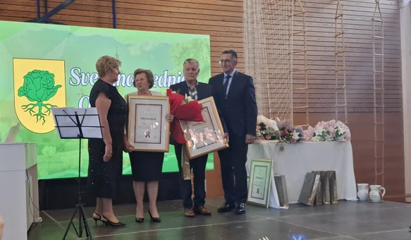 FOTO Priznanja u rukama Marije Cafuk, Antuna Remara i Davora Ozmeca te najboljih učenika Manuele i Antonia