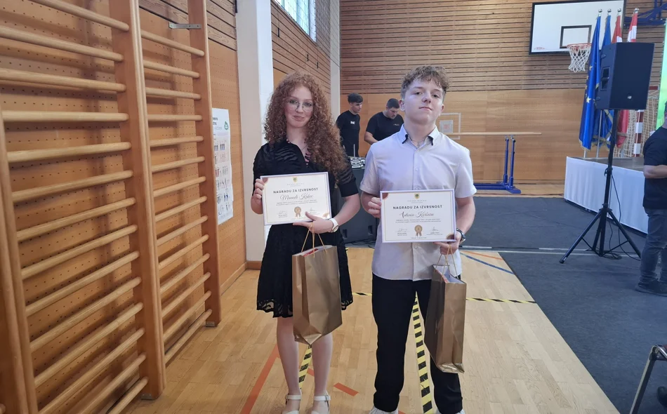 FOTO Priznanja u rukama Marije Cafuk, Antuna Remara i Davora Ozmeca te najboljih učenika Manuele i Antonia