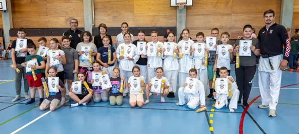 Čak 25 mladih karatistica i karatista svladalo naučene tehnike i zavrijedilo žuti pojas