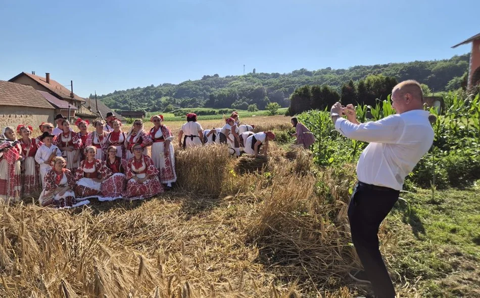 FOTO Uz tradicionalnu ručnu žetvu raži obilježeno 15 godina rada Udruge Biserna Dolina