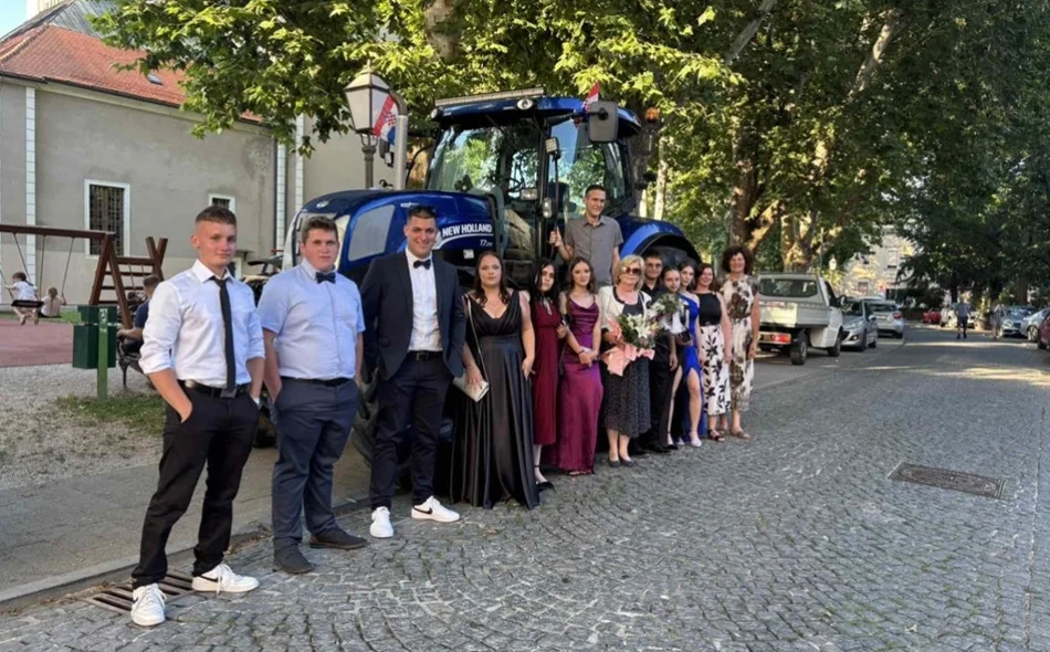 Darijan iz Svetog Petra Ludbreškog na maturalnu večer stigao traktorom