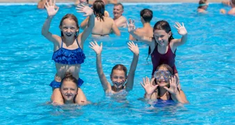 FOTO Stotinjak varaždinskih osnovnoškolaca uživa u 7. Ljetnom sportskom višeboju