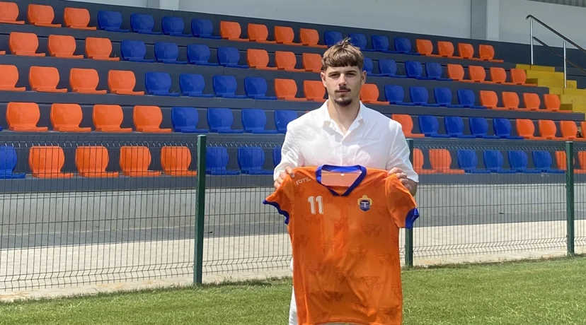 Dosadašnji kapetan juniora Denis Čavlek pridružio se Bumbarima