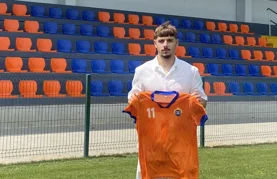 Dosadašnji kapetan juniora Denis Čavlek pridružio se Bumbarima
