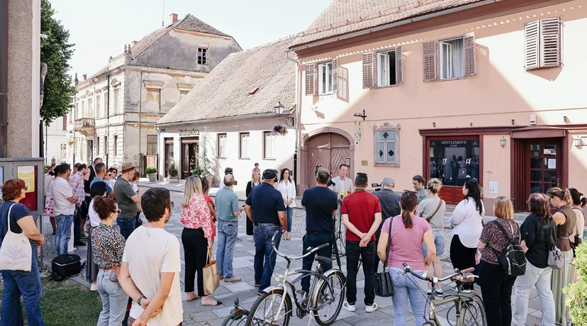 U Draškovićevoj ulici postavljena nova replika cimera licitara i medičara
