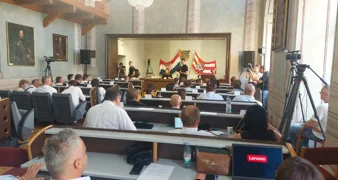 Prepucavanje oko asfalta: Bedeković priča viceve, a župan se hvali kako je bio najmlađi Tuđmanov načelnik