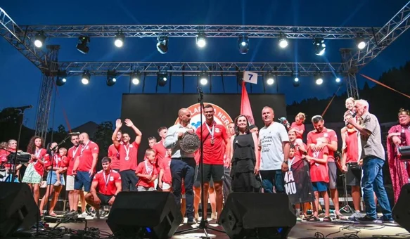 FOTO Gusari iz Komina prvi ušli u cilj u lađi koja je nosila ime Varaždinske županije te obilježja Tigrova i Roda